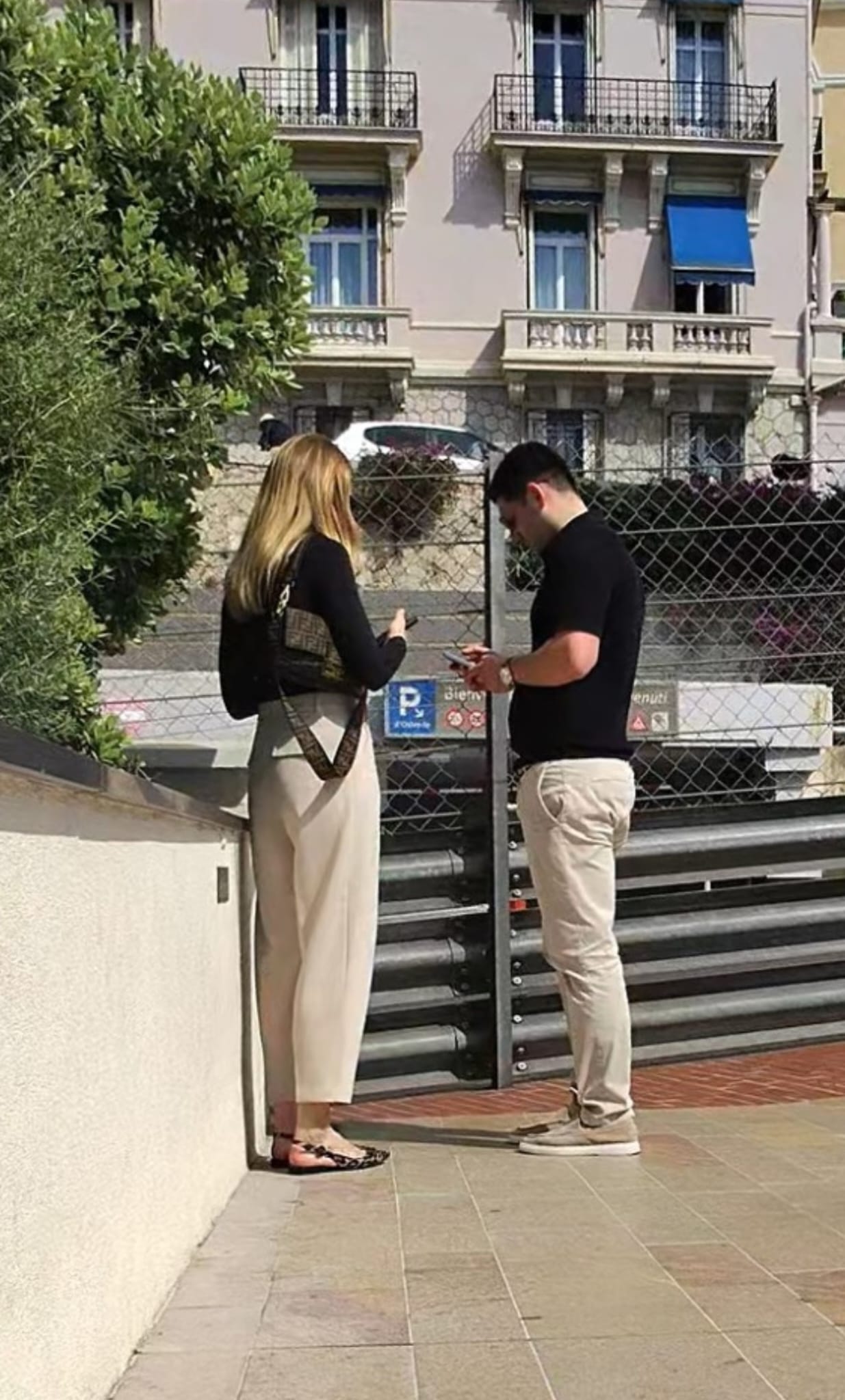 Daygame approach on European street